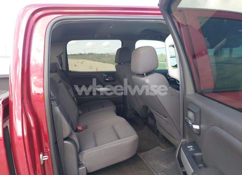 Photo 8 of 2018 Chevrolet Silverado 1500 2LT (VIN 3GCUKREC3JG204212)