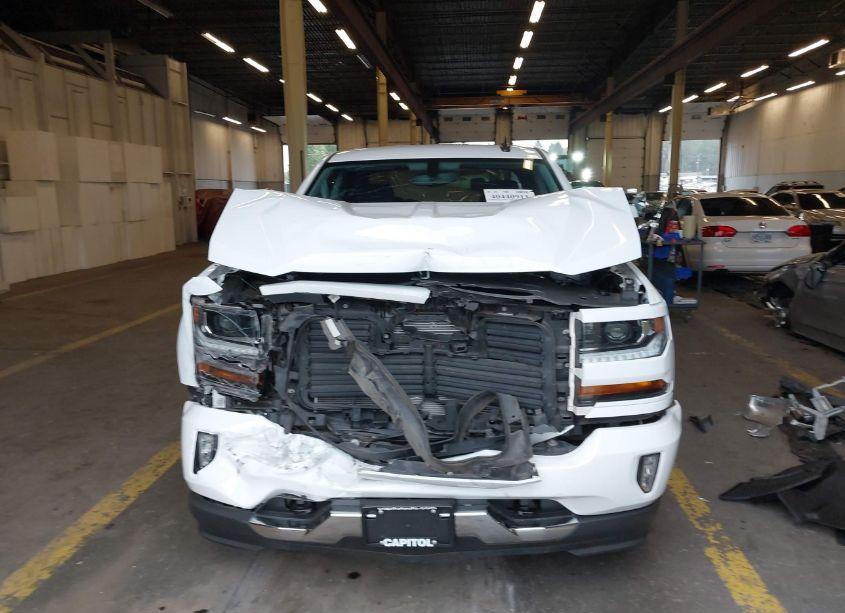 Photo 13 of 2018 Chevrolet Silverado 1500 2LT (VIN 3GCUKREC3JG243706)
