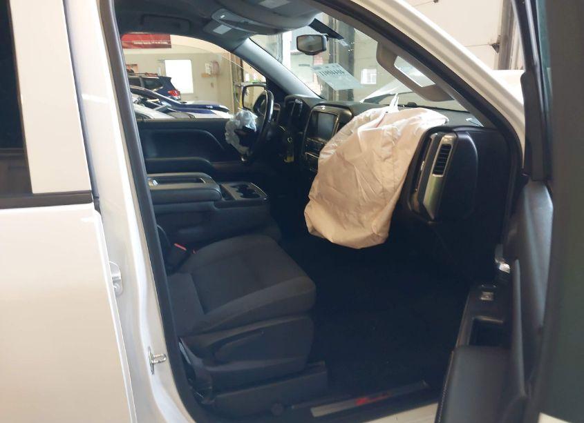 Photo 5 of 2018 Chevrolet Silverado 1500 2LT (VIN 3GCUKREC3JG243706)