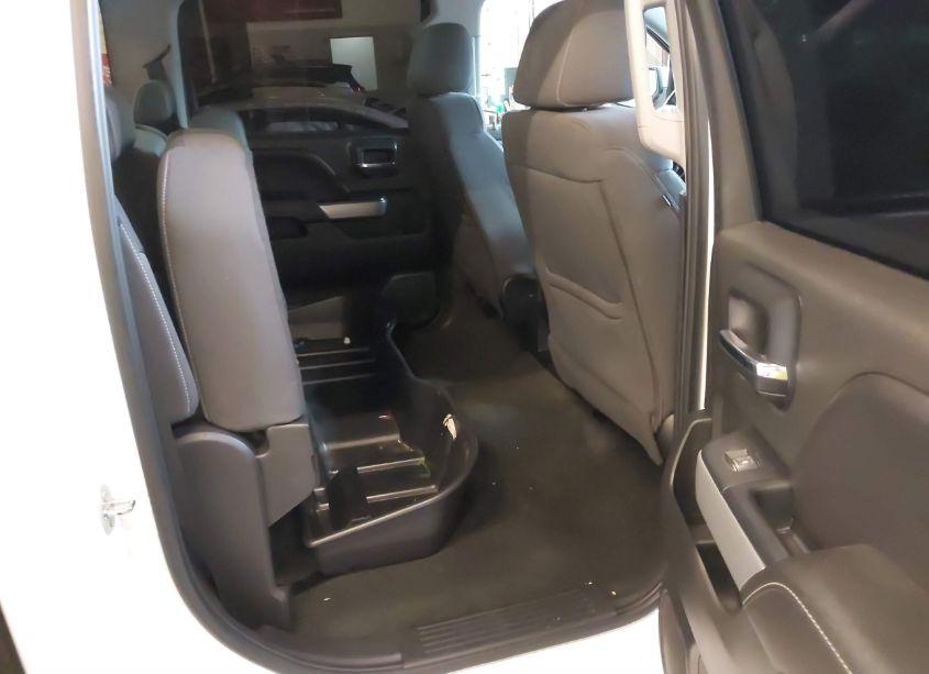 Photo 8 of 2018 Chevrolet Silverado 1500 2LT (VIN 3GCUKREC3JG243706)