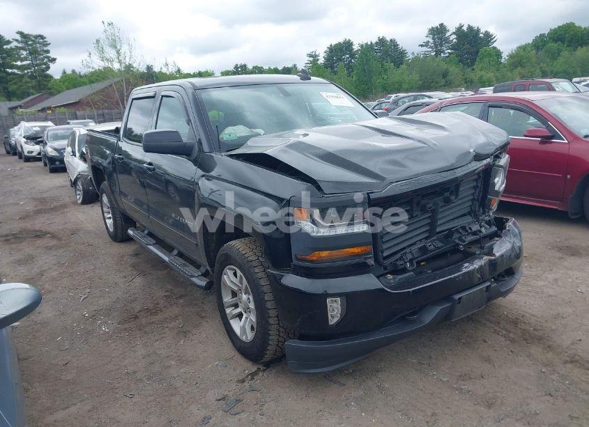 2018 Chevrolet Silverado 1500 1LT (VIN 3GCUKREC3JG256732) main photo