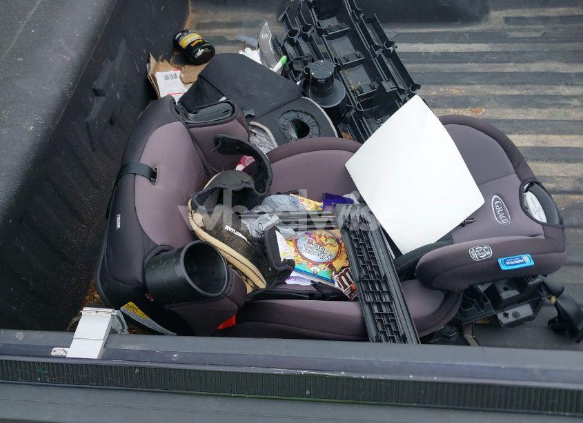 Photo 12 of 2018 Chevrolet Silverado 1500 1LT (VIN 3GCUKREC3JG256732)