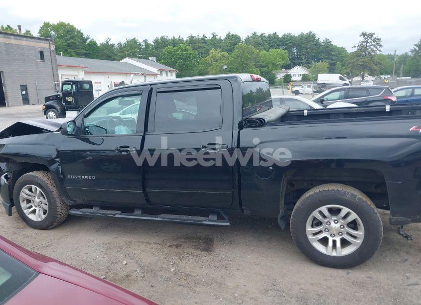 Photo 15 of 2018 Chevrolet Silverado 1500 1LT (VIN 3GCUKREC3JG256732)