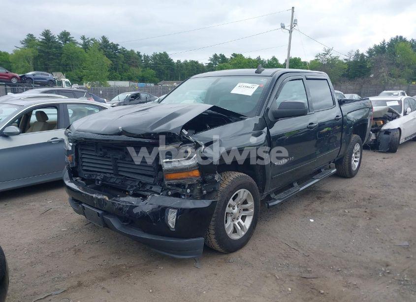 Photo 2 of 2018 Chevrolet Silverado 1500 1LT (VIN 3GCUKREC3JG256732)