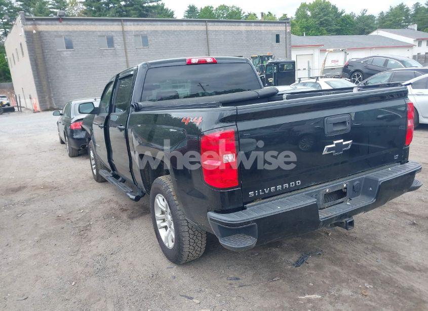 Photo 3 of 2018 Chevrolet Silverado 1500 1LT (VIN 3GCUKREC3JG256732)