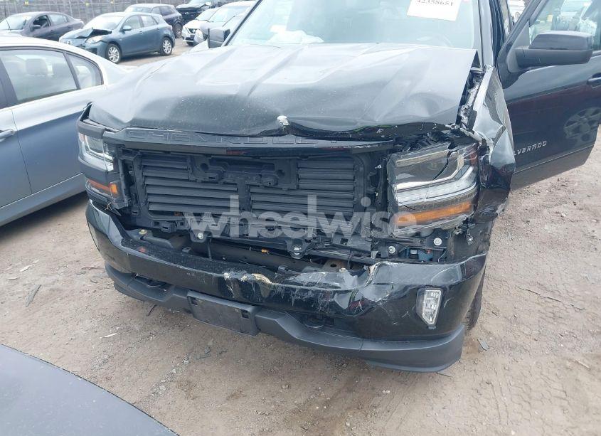 Photo 6 of 2018 Chevrolet Silverado 1500 1LT (VIN 3GCUKREC3JG256732)