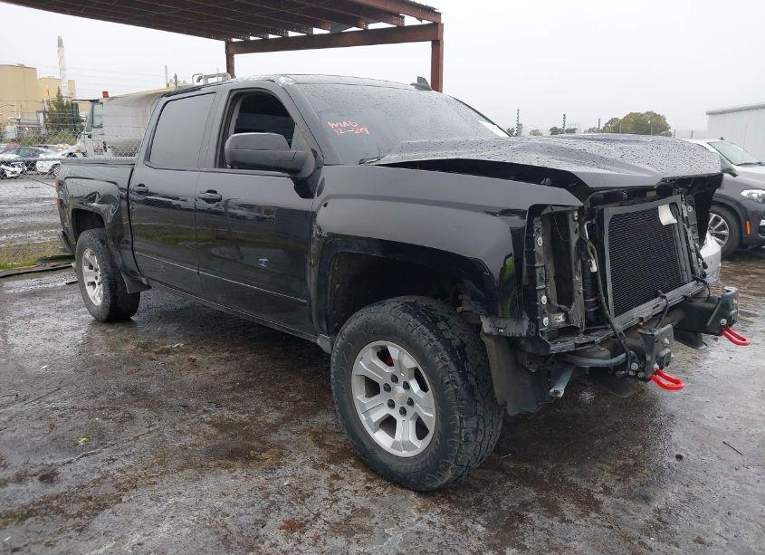 2018 Chevrolet Silverado 1500 2LT (VIN 3GCUKREC3JG337598) main photo