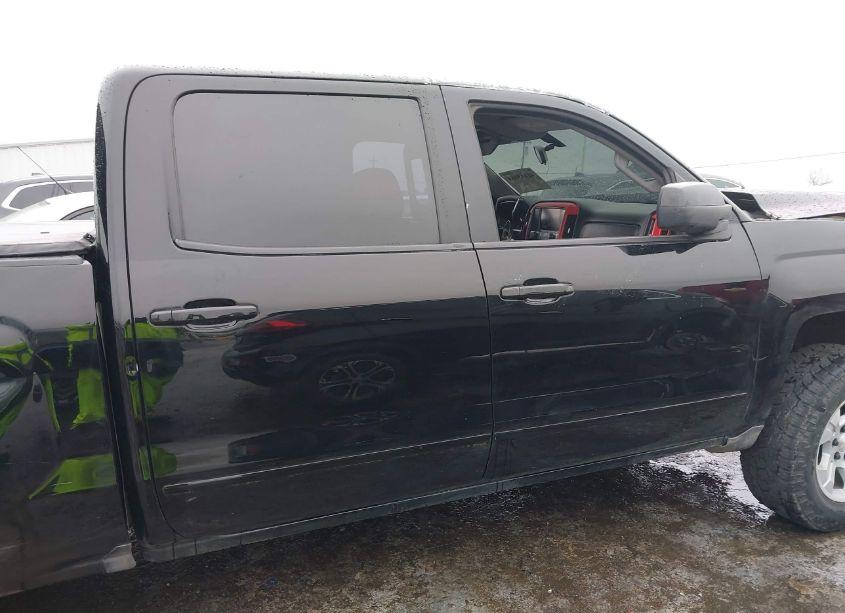 Photo 14 of 2018 Chevrolet Silverado 1500 2LT (VIN 3GCUKREC3JG337598)