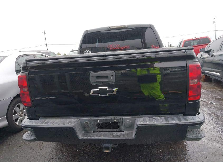 Photo 17 of 2018 Chevrolet Silverado 1500 2LT (VIN 3GCUKREC3JG337598)