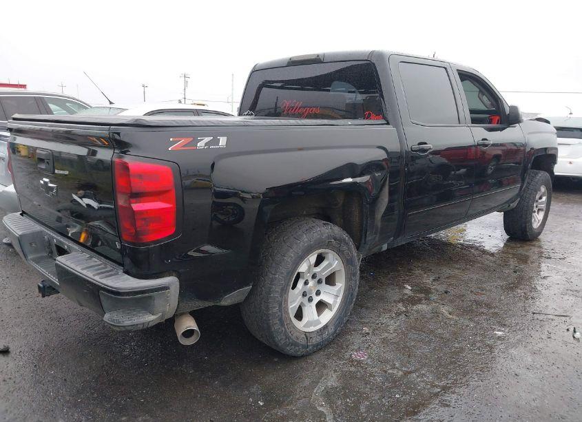 Photo 4 of 2018 Chevrolet Silverado 1500 2LT (VIN 3GCUKREC3JG337598)