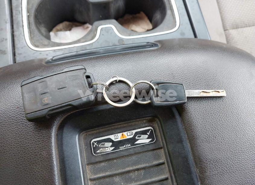 Photo 11 of 2018 Chevrolet Silverado 1500 2LT (VIN 3GCUKREC3JG378751)