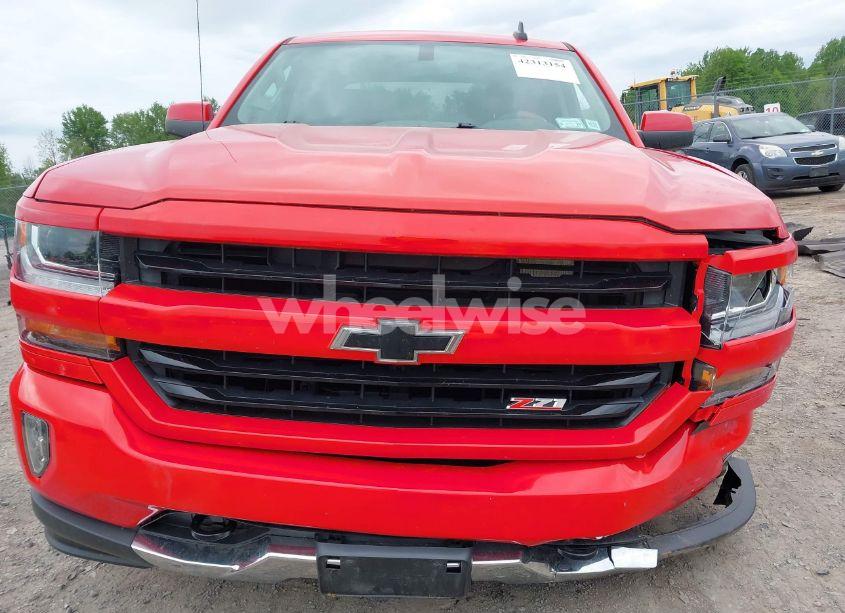 Photo 12 of 2018 Chevrolet Silverado 1500 2LT (VIN 3GCUKREC3JG378751)