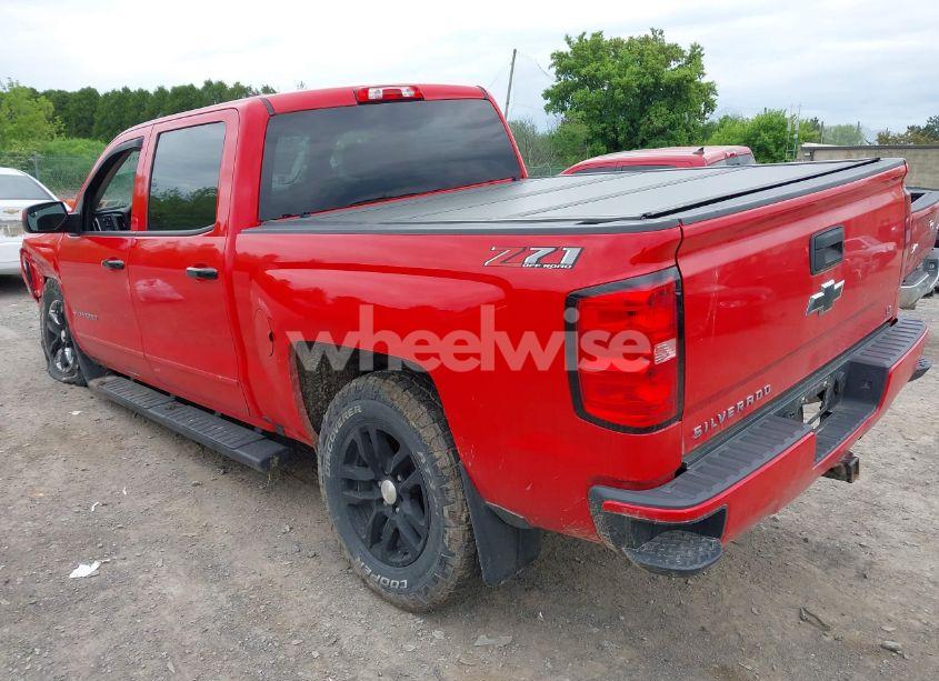 Photo 3 of 2018 Chevrolet Silverado 1500 2LT (VIN 3GCUKREC3JG378751)