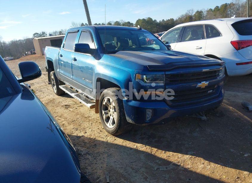 2018 Chevrolet Silverado 1500 2LT (VIN 3GCUKREC3JG513422) main photo
