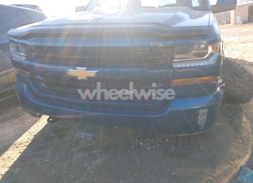 Photo 18 of 2018 Chevrolet Silverado 1500 2LT (VIN 3GCUKREC3JG513422)