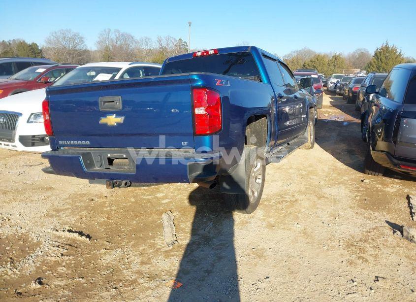 Photo 4 of 2018 Chevrolet Silverado 1500 2LT (VIN 3GCUKREC3JG513422)