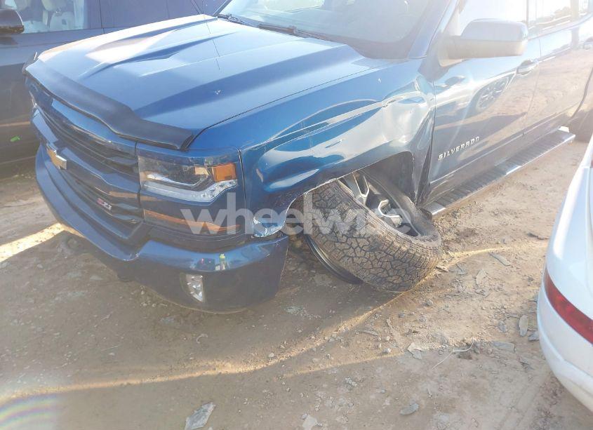 Photo 6 of 2018 Chevrolet Silverado 1500 2LT (VIN 3GCUKREC3JG513422)