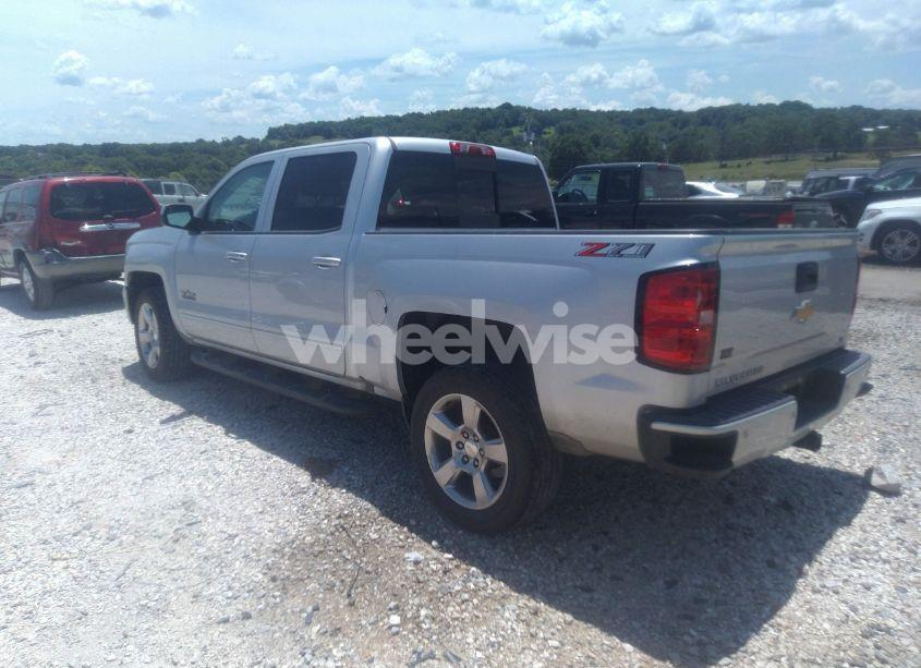 Photo 3 of 2018 Chevrolet Silverado 1500 2LT (VIN 3GCUKREC3JG596866)