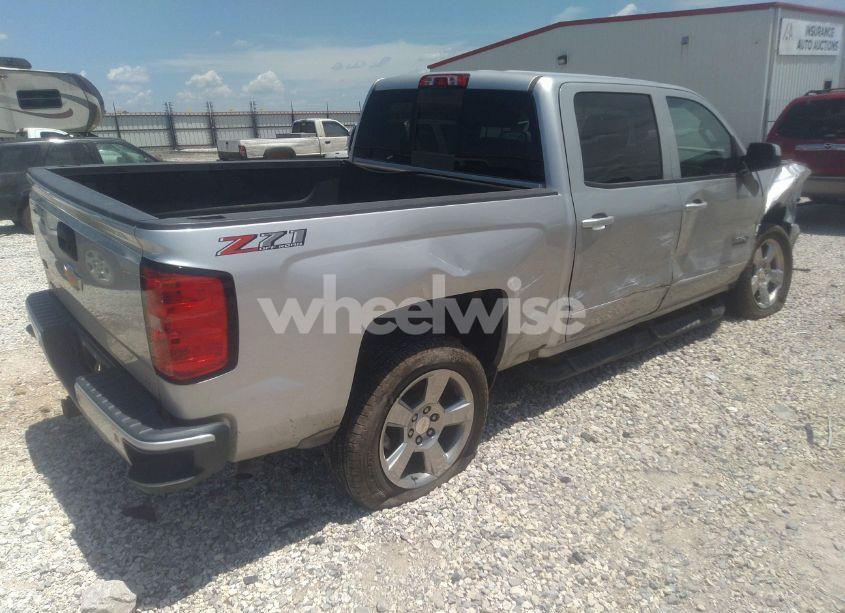 Photo 4 of 2018 Chevrolet Silverado 1500 2LT (VIN 3GCUKREC3JG596866)