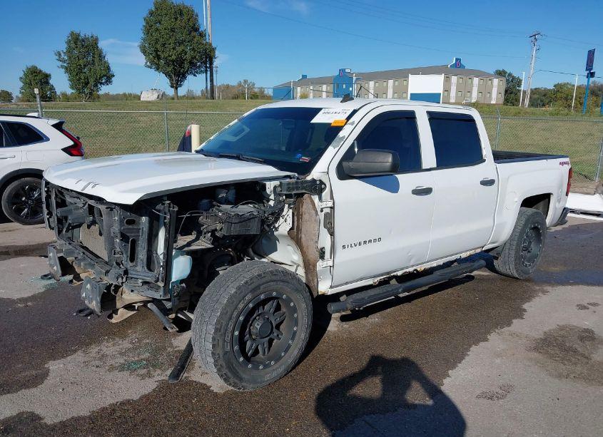 Photo 2 of 2014 Chevrolet Silverado 1500 1LT (VIN 3GCUKREC4EG490982)