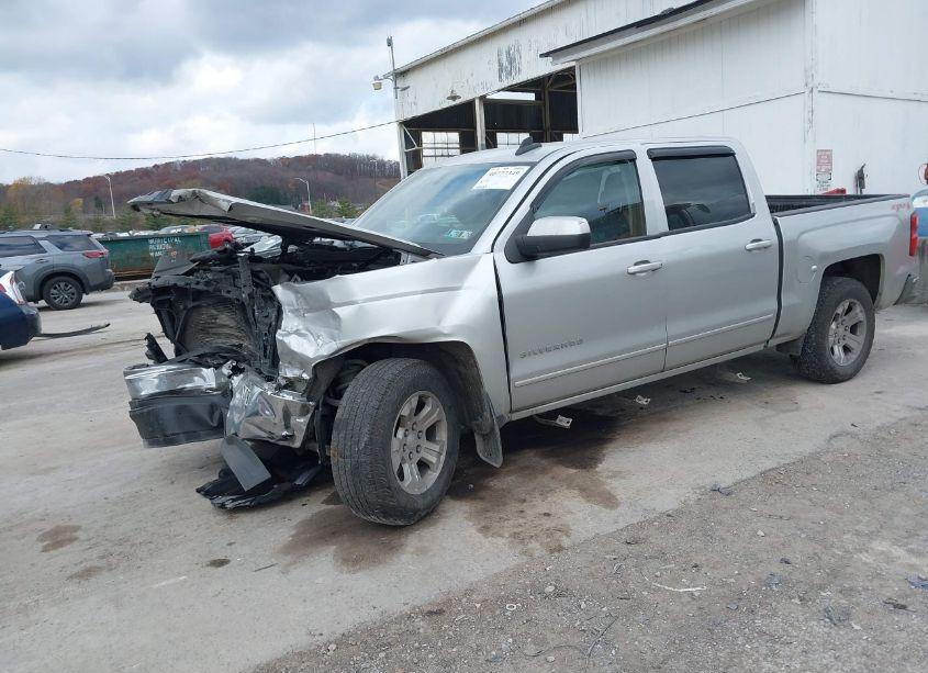 Photo 2 of 2015 Chevrolet Silverado 1500 1LT (VIN 3GCUKREC4FG106734)
