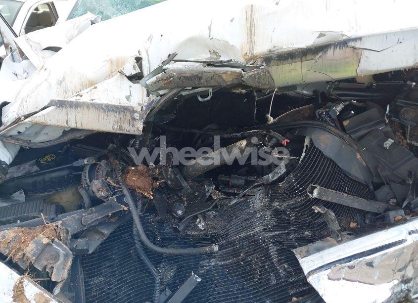 Photo 10 of 2015 Chevrolet Silverado 1500 2LT (VIN 3GCUKREC4FG170269)