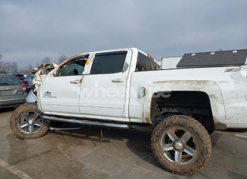 Photo 14 of 2015 Chevrolet Silverado 1500 2LT (VIN 3GCUKREC4FG170269)