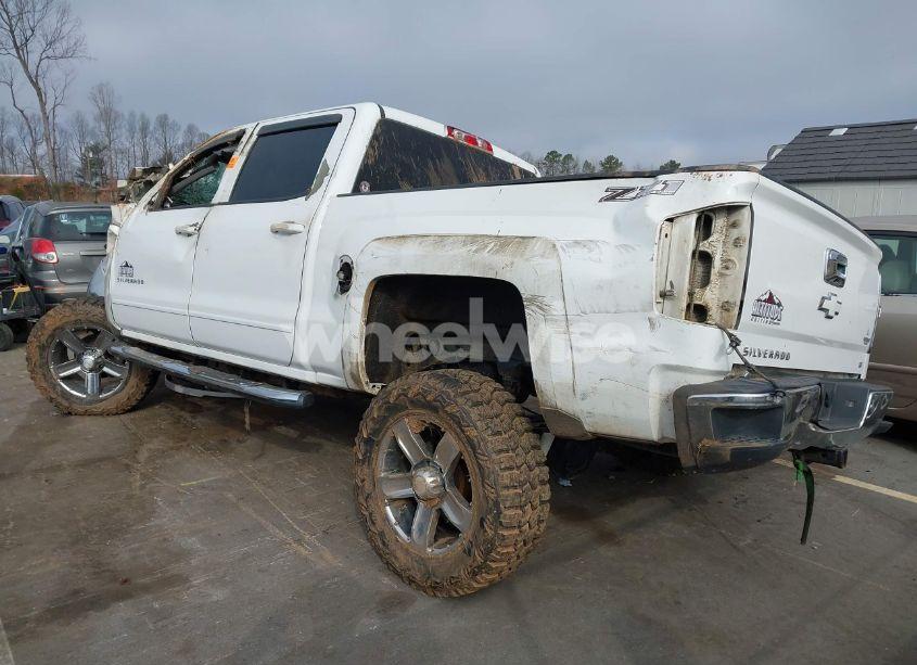 Photo 3 of 2015 Chevrolet Silverado 1500 2LT (VIN 3GCUKREC4FG170269)