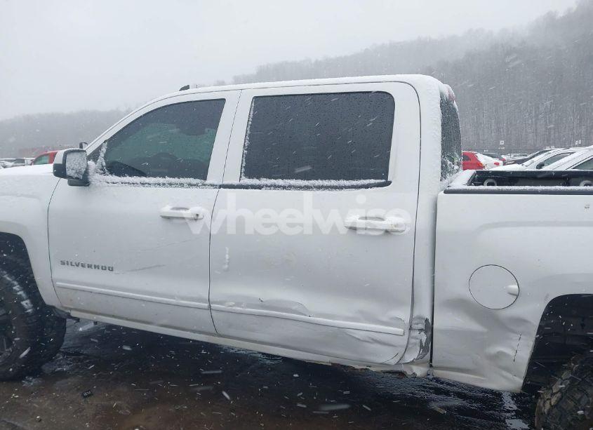Photo 14 of 2015 Chevrolet Silverado 1500 2LT (VIN 3GCUKREC4FG503893)