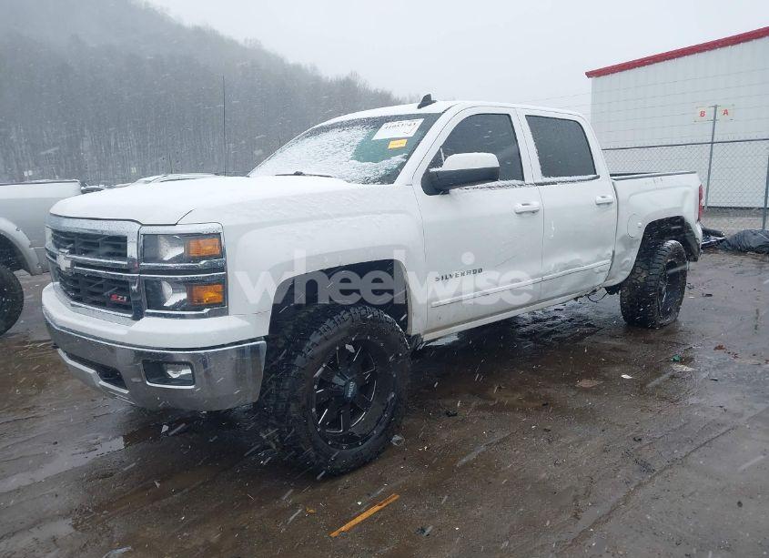 Photo 2 of 2015 Chevrolet Silverado 1500 2LT (VIN 3GCUKREC4FG503893)
