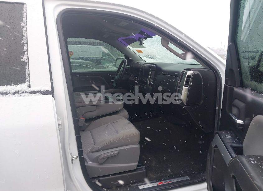 Photo 5 of 2015 Chevrolet Silverado 1500 2LT (VIN 3GCUKREC4FG503893)