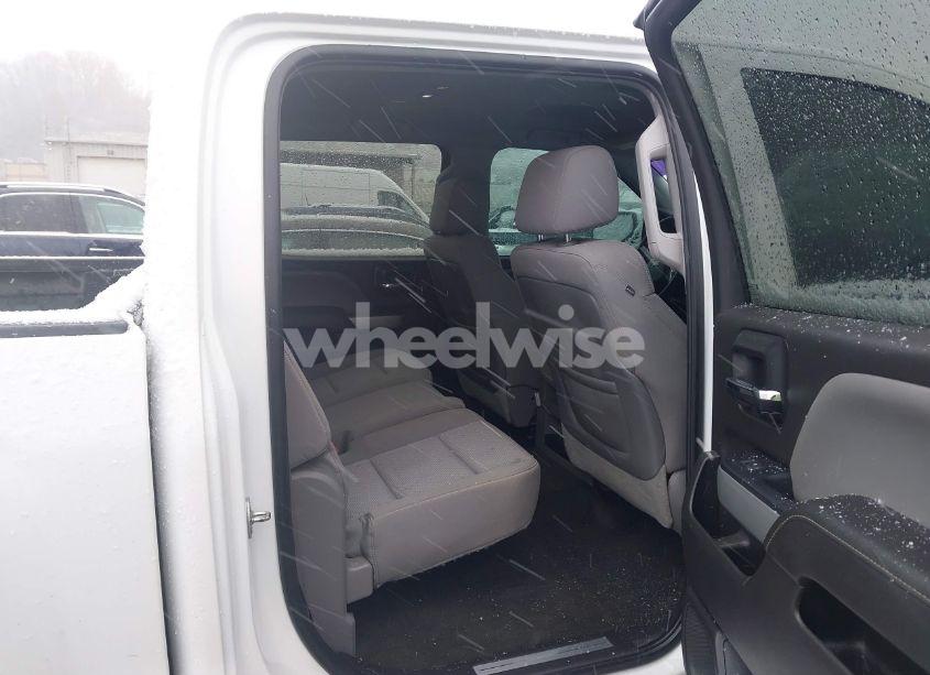 Photo 8 of 2015 Chevrolet Silverado 1500 2LT (VIN 3GCUKREC4FG503893)