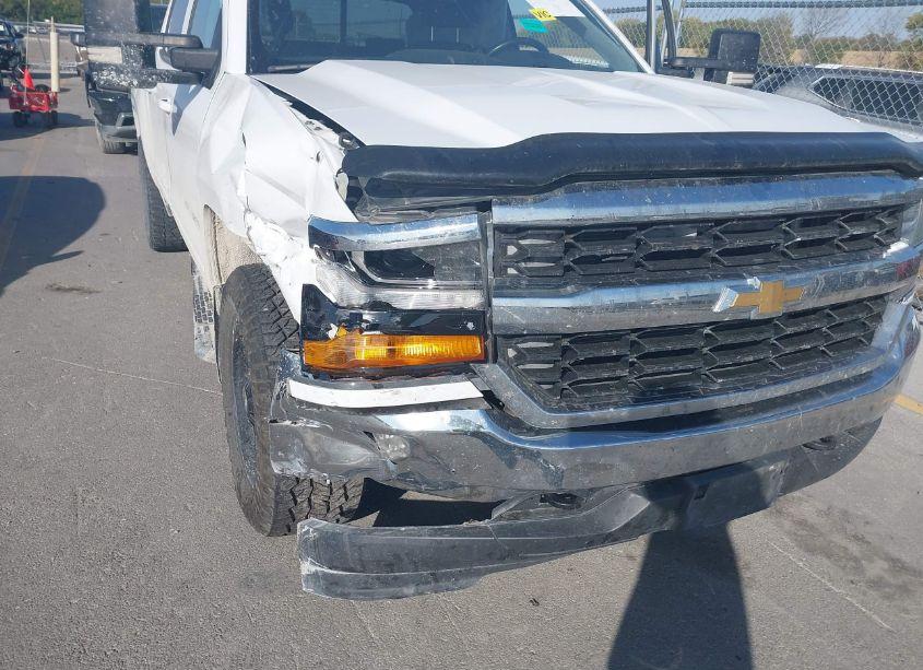 Photo 6 of 2016 Chevrolet Silverado 1500 1LT (VIN 3GCUKREC4GG316736)