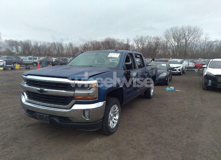 Photo 2 of 2016 Chevrolet Silverado 1500 1LT (VIN 3GCUKREC4GG331138)