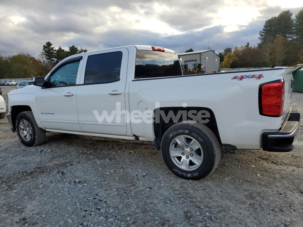 Photo 2 of 2016 CHEVROLET SILVERADO K1500 LT (VIN 3GCUKREC4GG349638)
