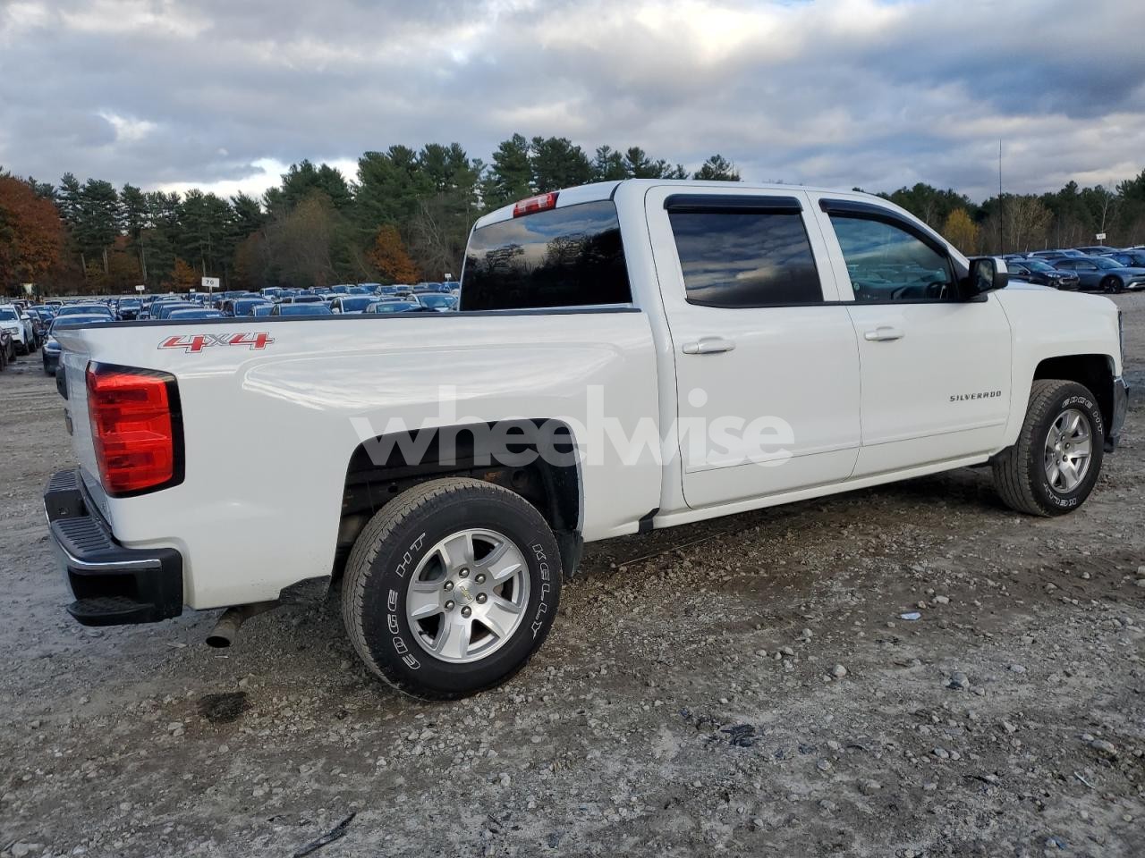 Photo 3 of 2016 CHEVROLET SILVERADO K1500 LT (VIN 3GCUKREC4GG349638)