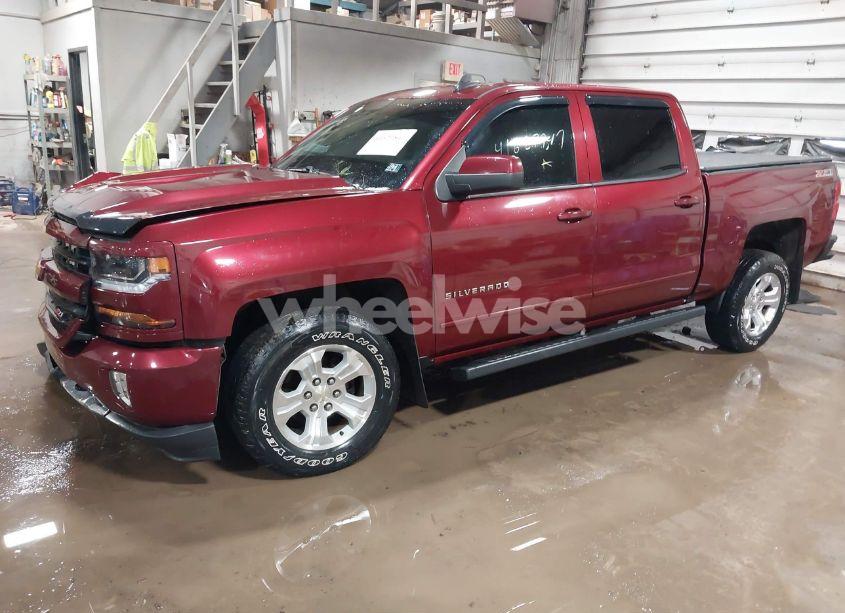Photo 2 of 2017 Chevrolet Silverado 1500 2LT (VIN 3GCUKREC4HG149201)