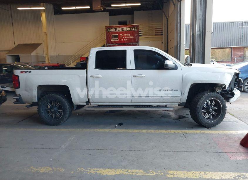 Photo 13 of 2017 Chevrolet Silverado 1500 2LT (VIN 3GCUKREC4HG384231)