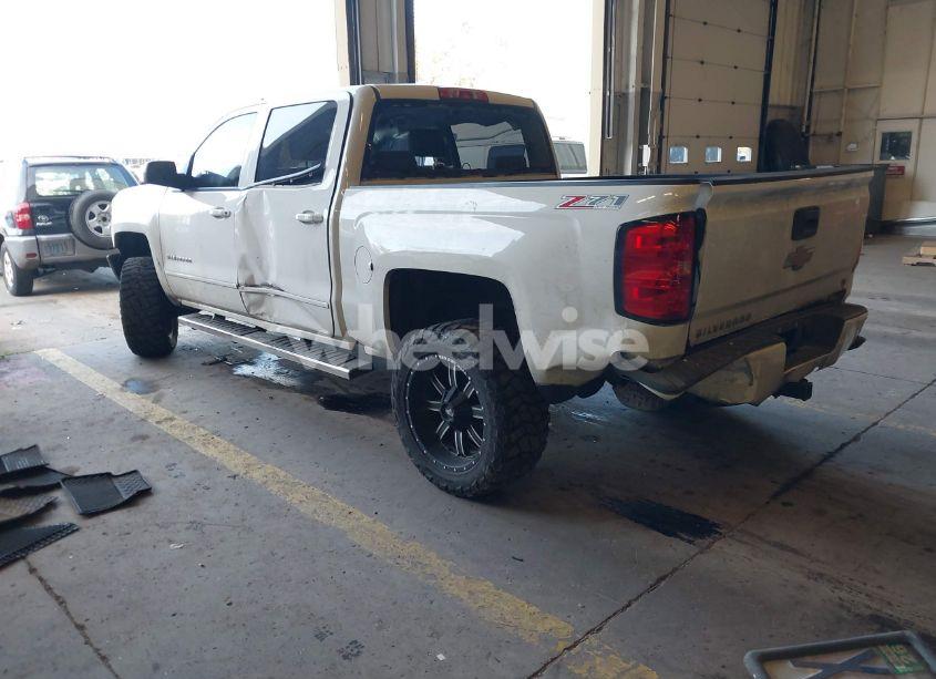 Photo 3 of 2017 Chevrolet Silverado 1500 2LT (VIN 3GCUKREC4HG384231)