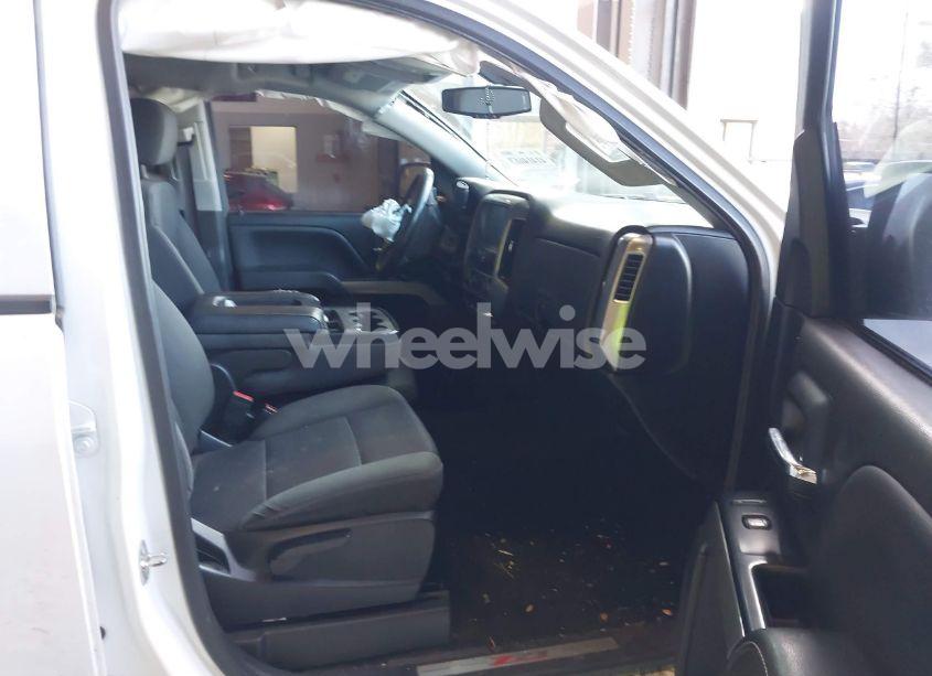 Photo 5 of 2017 Chevrolet Silverado 1500 2LT (VIN 3GCUKREC4HG384231)