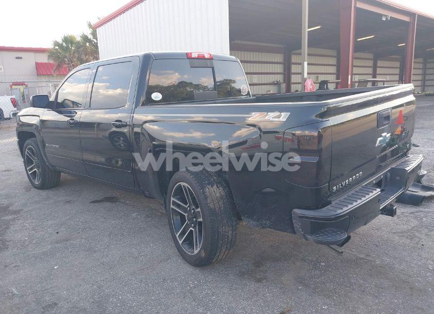 Photo 3 of 2017 Chevrolet Silverado 1500 2LT (VIN 3GCUKREC4HG434920)