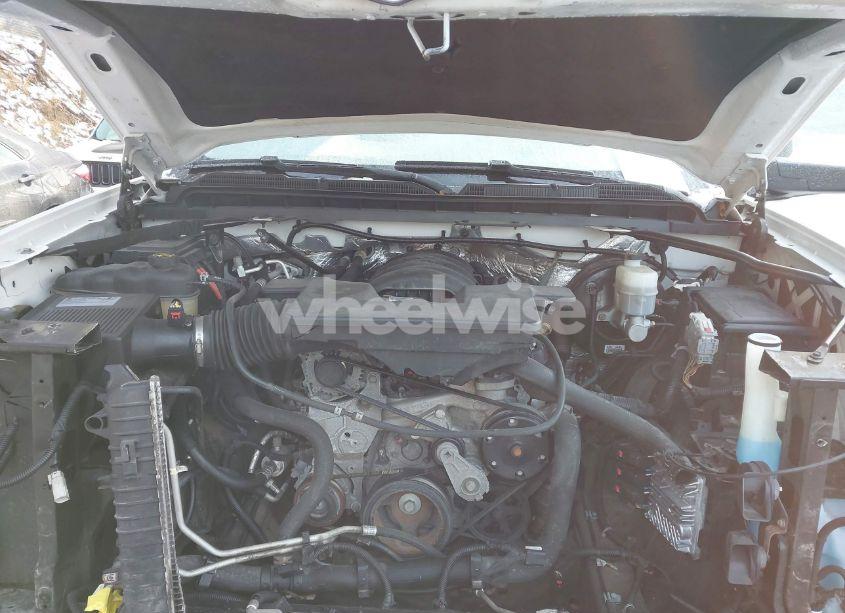 Photo 10 of 2018 Chevrolet Silverado 1500 2LT (VIN 3GCUKREC4JG225960)