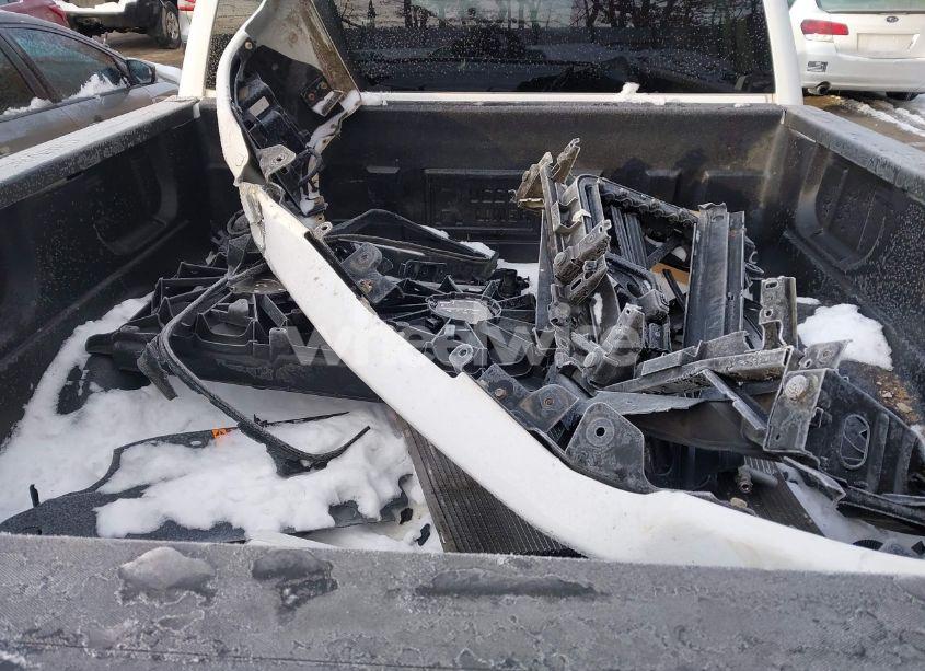 Photo 12 of 2018 Chevrolet Silverado 1500 2LT (VIN 3GCUKREC4JG225960)