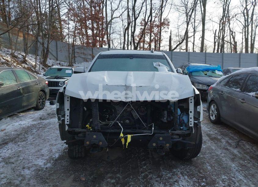 Photo 13 of 2018 Chevrolet Silverado 1500 2LT (VIN 3GCUKREC4JG225960)