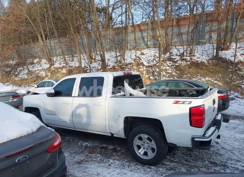 Photo 15 of 2018 Chevrolet Silverado 1500 2LT (VIN 3GCUKREC4JG225960)