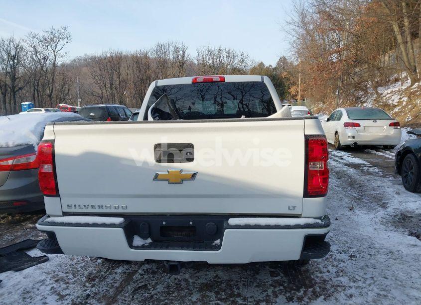 Photo 17 of 2018 Chevrolet Silverado 1500 2LT (VIN 3GCUKREC4JG225960)