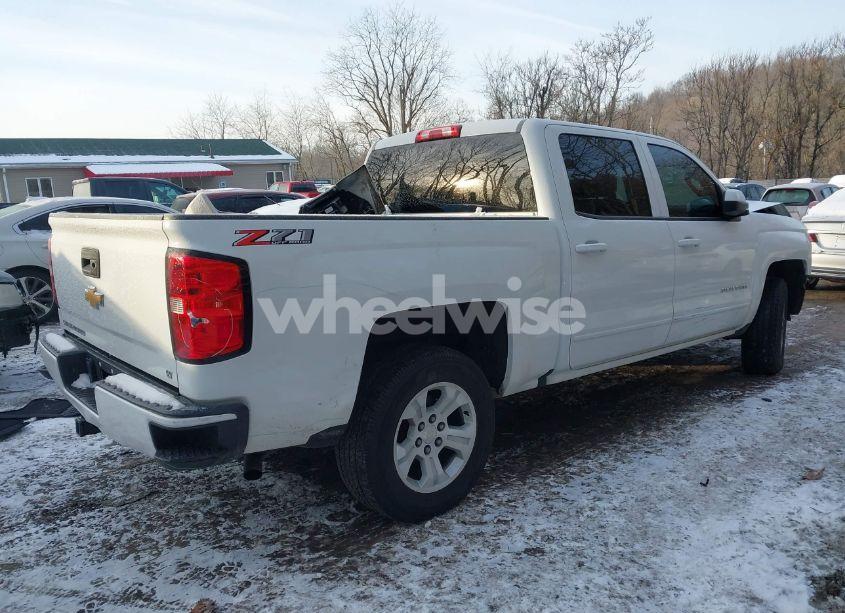 Photo 4 of 2018 Chevrolet Silverado 1500 2LT (VIN 3GCUKREC4JG225960)