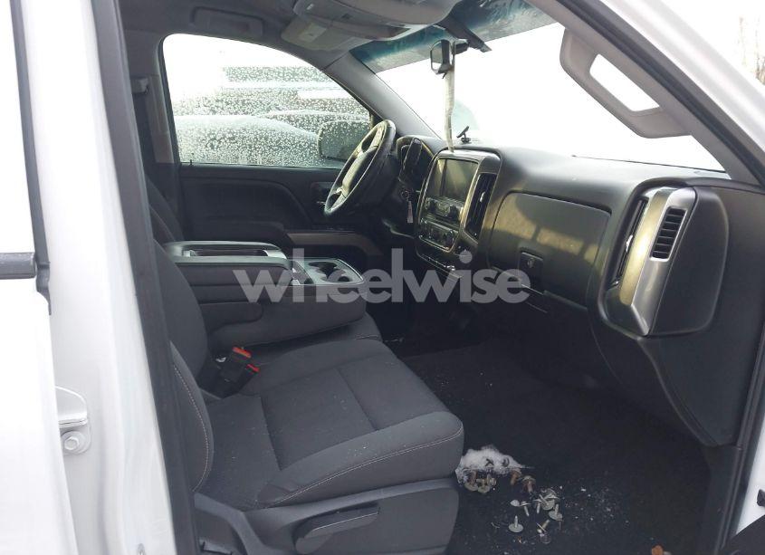 Photo 5 of 2018 Chevrolet Silverado 1500 2LT (VIN 3GCUKREC4JG225960)