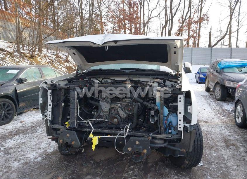 Photo 6 of 2018 Chevrolet Silverado 1500 2LT (VIN 3GCUKREC4JG225960)