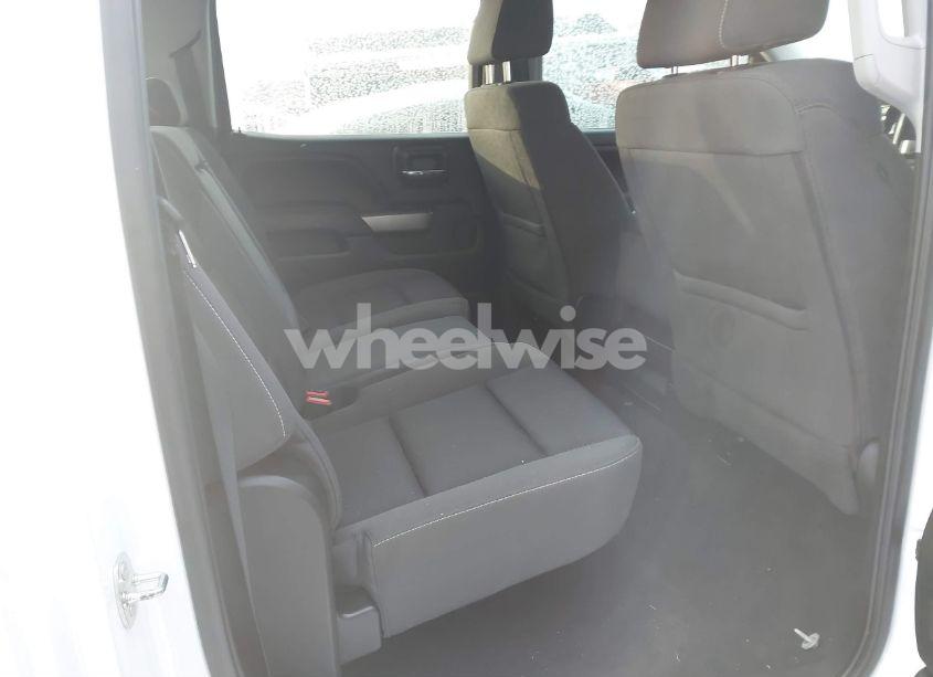 Photo 8 of 2018 Chevrolet Silverado 1500 2LT (VIN 3GCUKREC4JG225960)